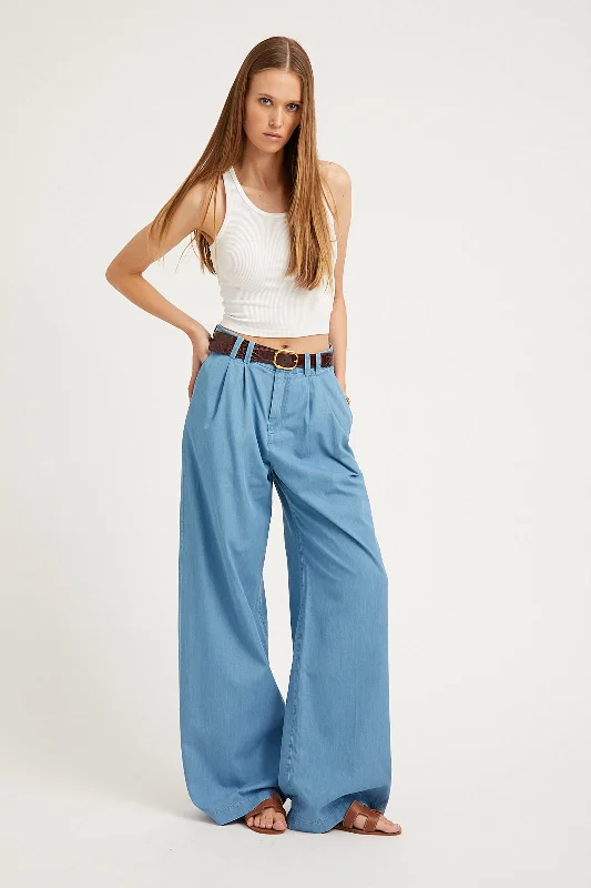 Chambray Pleated Trouser